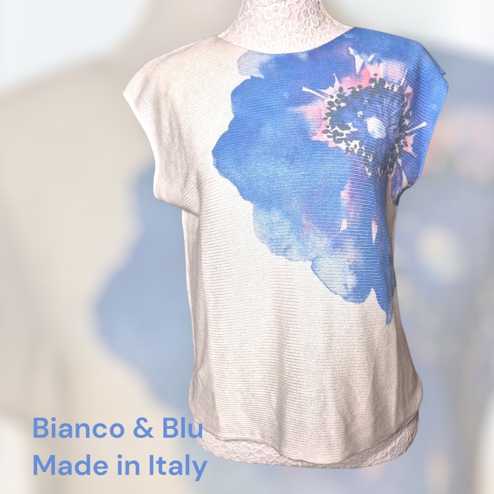 Women's Short Sleeve Top with Blue Floral Design. Size Small & Large NWT
